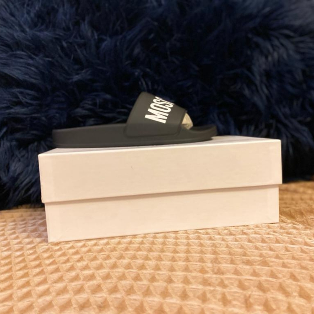 Moschino sliders